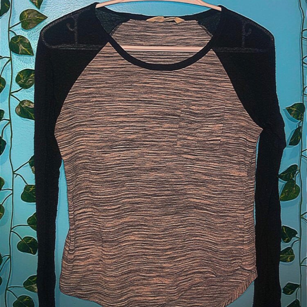 Urban Planet Top 🐭🖤🐘